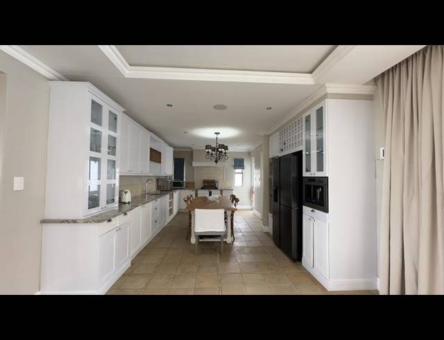 6 BEDROOM HOUSE FOR SALE IN MYOLI BEACH